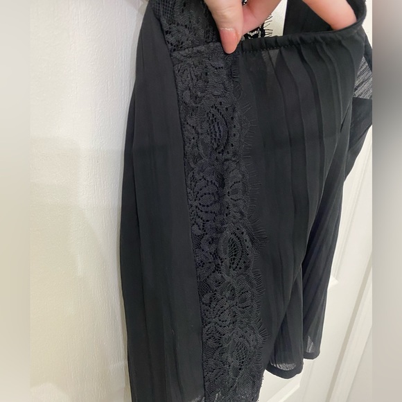 H&M lace cami - Picture 3 of 8